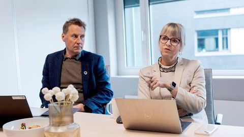 Administrerende direktør Anette Aanesland og direktør for kontakt og marked Bjørn Børseth mener de er tvunget til å sette anbudskonkurranser for nye veiprosjekter på pause.