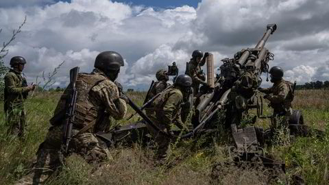 Ukrainske soldater bruker amerikansk artilleri mot russiske stillinger i Kharkiv-regionen i midten av juli. I september skal ukrainerne ha gjenerobret store områder i denne delen av landet.