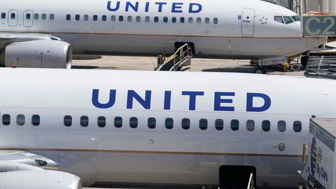 To Boeing 737-fly fra United Airlines står her parkert ved Fort Lauderdale-Hollywood International Airport i Florida.
