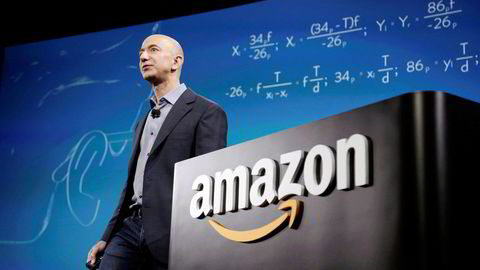 Jeff Bezos grunnla e-handelsgiganten Amazon i 1994 fra garasjen sin i Seattle. Han gikk av som administrerende direktør for å bli styreleder i 2021.