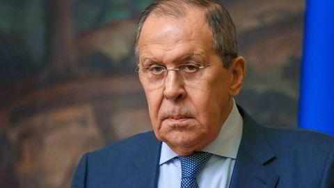 Russlands utenriksminister Sergej Lavrov sa mandag at fredssamtalene med Ukraina vil fortsette, men at han tror det er en reell fare for en tredje verdenskrig.