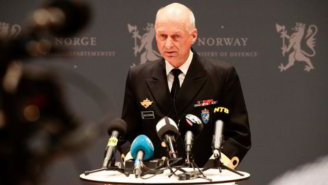Som sjef i Forsvarsmateriell var Thomas Wedervang blant annet involvert i håndteringen av forliset til fregatten Helge Ingstad. Her fra en pressekonferanse.