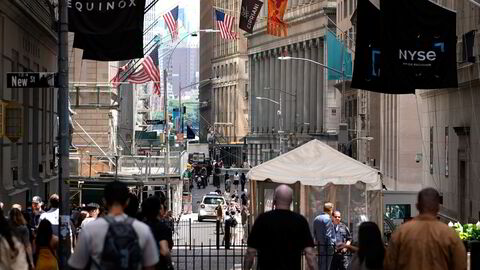 De amerikanske børsene er opp mandag. Her fra Wall Street og New York Stock Exchange (Nyse).