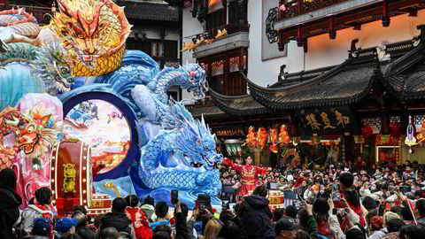 For første gang siden 2019 har det vært kinesisk nyttårsfeiring uten restriksjoner og begrensninger i Kina. Folk har reist og brukt penger. Her fra Yu Garden i Shanghai.