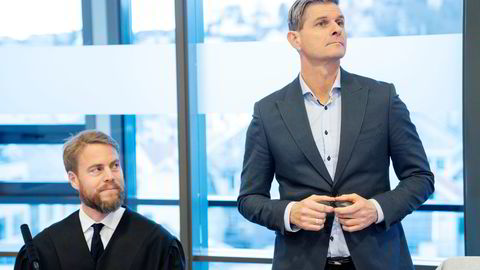 Multi Markets daglige leder Kjetil Søyland (til høyre) sammen med advokat Reidar Smedsvik da selskapet i desember i fjor ble frifunnet i tingretten i søksmålet fra en tidligere kunde. Nå er selskapet fratatt tillatelsen til å yte investeringstjenester.