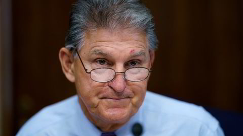 Den moderate demokratiske senatoren Joe Manchin sier han ikke vil støtte krisepakken til 3500 milliarder dollar slik den står nå.