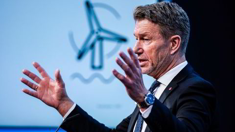 Olje- og energiminister Terje Aasland presenterer rammevilkår for utbygging av havvind på Sørlige Nordsjø II og Utsira Nord på en pressekonferanse i desember.