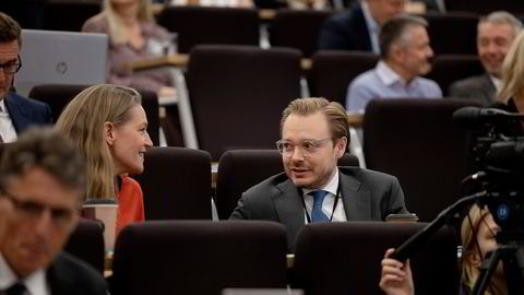 Sjef for DNB Markets, Alexander Opstad. Her i samtale med finansdirektør i DNB-konsernet, Ida Lerner, ved en tidligere anledning.