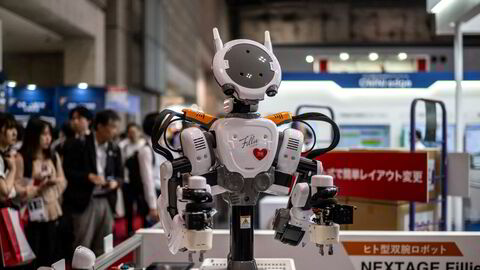 Det er stor interesse rundt japanske selskaper. Her fra Fooma Japan 2024 Food Processing EXPO i Tokyo i juni, hvor roboter til restaurantindustrien ble vist frem.