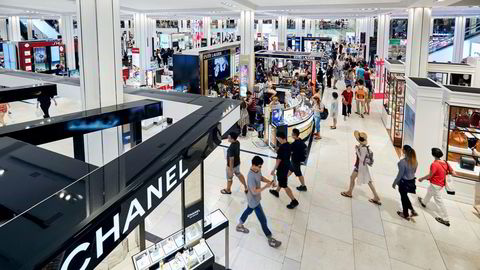 Innsiden av en Macy's-butikk i New York. Butikkjeden la frem sterke resultater torsdag.