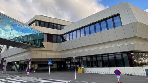 Tre dommere i Efta-domstolen i Luxembourg kan settere regjeringen i politisk klemme