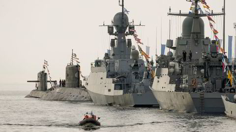 Russiske undervannsbåter og krigsskip ved anker i St. Petersburg i juni 2021. Jobben med å avskrekke Russland i Nord-Atlanteren er blitt enda mer presserende etter den russiske invasjonen av Ukraina.