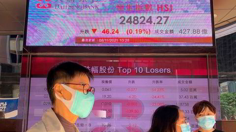Mens det settes nye rekorder ved Wall Street er situasjonen en helt annen i andre deler av verden. Hang Seng-indeksen ved Hongkong-børsen har falt med over 13 prosent på seks måneder.