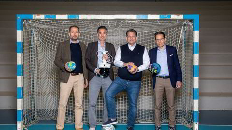 Mygame-grunnleggerne Edvard Tveten (til venstre), og Harald Strømme (tredje fra venstre) slår seg sammen med Sportway-gründerne Daniel Franck og Jonas Persson.