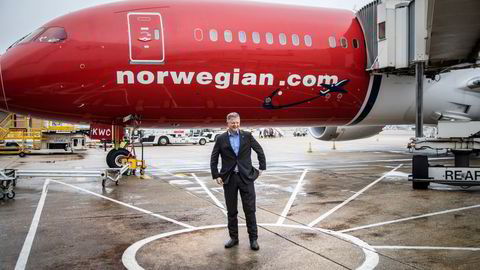 I januar 2020 ble Jacob Schram toppsjef i Norwegian, og var på besøk på London-flyplassen Gatwick – en viktig havn for langdistanseflyvninger over Atlanterhavet. Få måneder senere ble satsingen parkert av korona, og i dag krever pilotene etterbetalt lønn og andre kostnader.