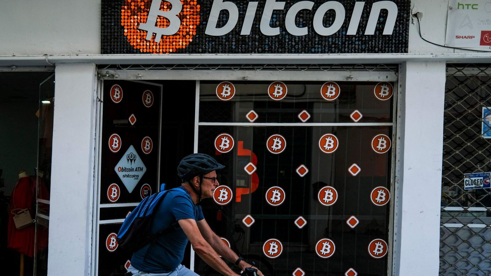 Gullprisen og bitcoin mot nye rekorder – investorer venter på teknologigigantene