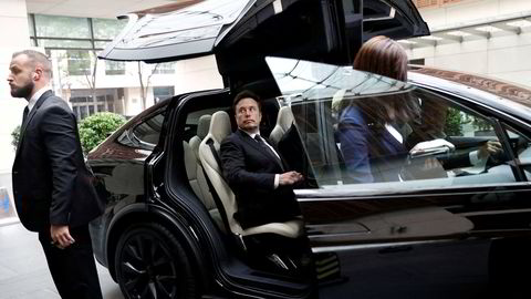 Gründeren Elon Musk er kommet på kant med svenske fagforeninger. Her er han avbildet utenfor et hotell i Beijing.