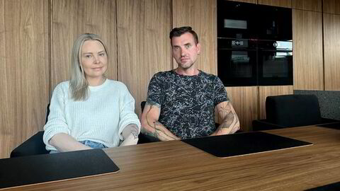 Andrius Griguola grunnla selskapet Express snekker as. Stine Meyer er hans forlovede og administrasjonsansvarlig i hans nye selskap.