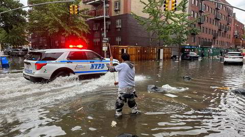Vannet flommer i New Yorks gater, her fra Brooklyn.