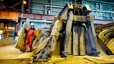 Industriaktiviteten falt brått i september 2023. Siden har den forsøkt å hente seg inn. I desember kunne norsk industri på ny vise til økende aktivitet. Her fra Hydros anlegg for produksjon av aluminium på Karmøy.