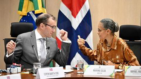 Brasil opprettet Amazonasfondet, og Norge ble største innskyter, skriver klima- og miljøminister Espen Barth Eide. Her er han med sin brasilianske kollega, Marina Silva, under et møte i Brasília nylig.