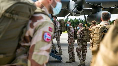 Norske styrker på vei til Irak fra Gardermoen militære flystasjon.