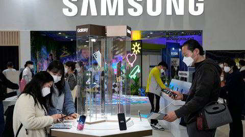 Samsung Electronics har lagt bak seg et kvartal med rekordhøy etterspørsel. Salget av flaggskipsmodellen Galaxy S22 er høyt og Samsung tar markedsandeler. Nedstengningene i Kina rammet internasjonale teknologiselskaper hardt. Det kan vare lenge.