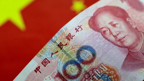 Den kinesiske valutaen har svekket seg kraftig på kort tid og er på det svakeste mot amerikansk dollar siden 2008. Japanske yen har svekket seg med over 30 prosent i år.