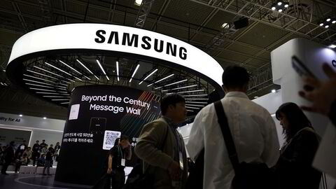 Samsung Electronics fortsetter å falle. Sør-Koreas største selskap har ikke klart å utnytte det pågående teknologiskitet mot kunstig intelligens. Aksjekursen har falt med over 36 prosent i år, og over fire prosent on onsdag.