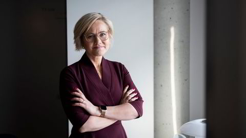 Helseminister Ingvild Kjerkol mottok Abortutvalgets rapport torsdag. Hun bør få Senterpartiet med seg på å lytte til dens anbefaling, og utvide grensen for selvbestemt abort til uke 18.