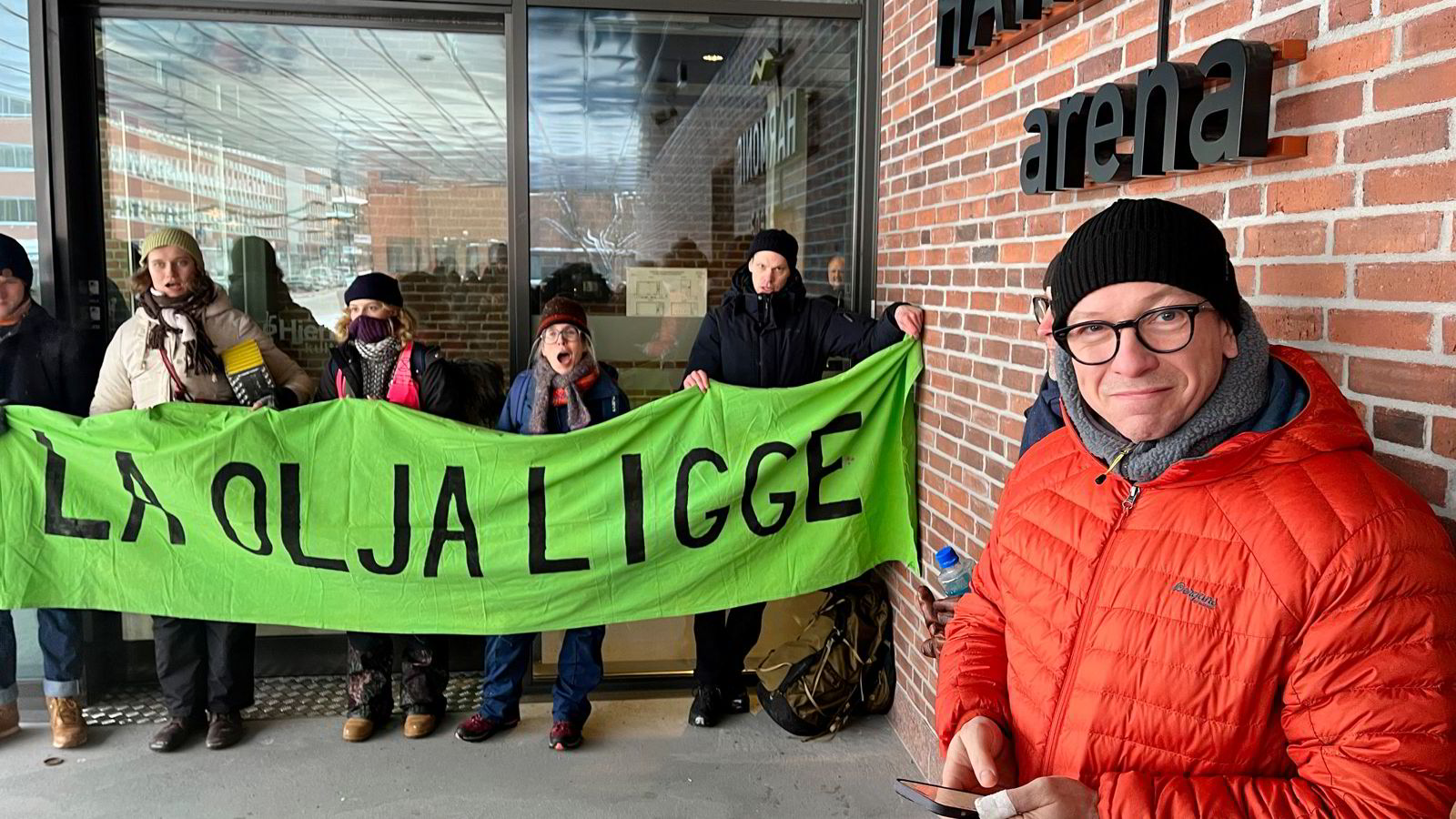 Klimaaktivister blokkerer oljeseminar i Sandefjord