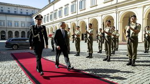 Mario Draghi ankom Quirinale-palasset torsdag morgen, der han møtte Italias president.
