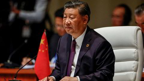 Kinas president Xi Jinping er under økende press, med kritikk fra tidligere kommunisttopper og advarsler fra nobelprisvinner Paul Krugman om en mulig økonomisk krise. Her fra BRICS-møtet i Sør-Afrika i slutten av august.