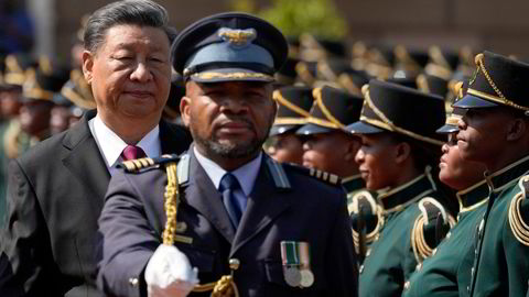 Kinas president Xi Jinping skulle holde et innlegg på en næringslivskonferanse under Brics-møtet i Sør-Afrika. Han dukket ikke opp. Erstatteren leste opp innlegget, hvor det ble rettet kraftig skyts mot USA.