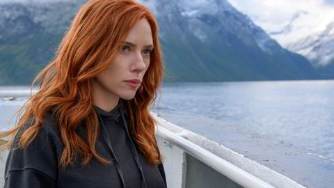Scarlett Johansson fra innspillingen av filmen «Black Widow» i en fjord på Sunnmøre.