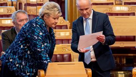 Statsminister Erna Solberg og finansminister Jan Tore Sanner. Regjeringen la frem det reviderte nasjonalbudsjettet tirsdag.