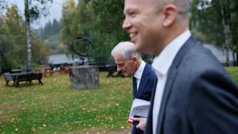 Finansminister Trygve Slagsvold Vedum (til høyre) og statsminister Jonas Gahr Støre møtte pressen på Blaafarveværket på Åmot i Modum tirsdag morgen.