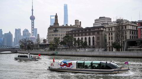 Det er vårstemning i finansbyen Shanghai og ny optimisme ved børsen i finansbyen. Investorer ser signaler om at bunnen kan være nådd.