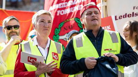 LO-leder Peggy Hessen Følsvik og Fellesforbundets leder Jørn Eggum streiket for reallønnsvekst til alle. Prisveksten setter stopper for det.