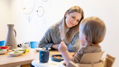 – Jeg prioriterer litt senere morgen på fredager, sier Linda Slettebø, prosjektleder i Akuna. Selskapet har innført fire dagers arbeidsuke. Slettebø bruker litt lengre tid ved frokostbordet hver fredag med sønnen Elliot.