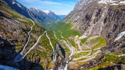 Den kjente turistveien Trollstigen i Rauma ble stengt på grunn av rasfare i begynnelsen av juni.