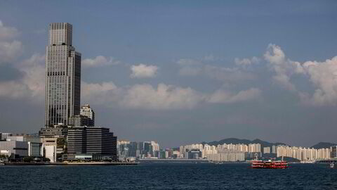 New World Development har i over 50 år vært et av de største eiendomsselskapene i Hongkong i flere tiår og har vært børsnotert i over 50 år. Nå er barnebarnet til grunnleggeren sparket som toppsjef. Aksjekursen har steget med 22 prosenmt. Her K11 Musea-komplekset i Hongkong.