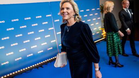 Forfatteren mener Sylvi Listhaugs og Frps forslag om å fjerne hele formuesskatten er mye bedre enn Høyre og Venstres forslag. Her Listhaug (Frp) da hun ankom NHOs middag i Oslo Spektrum onsdag kveld.