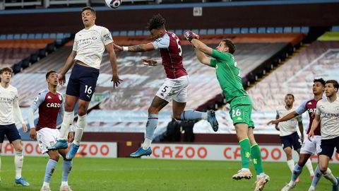 Premier League-rettighetene kan bli solgt til rekordsum. Her fra en kamp mellom Manchester City og Aston Villa i april 2021.