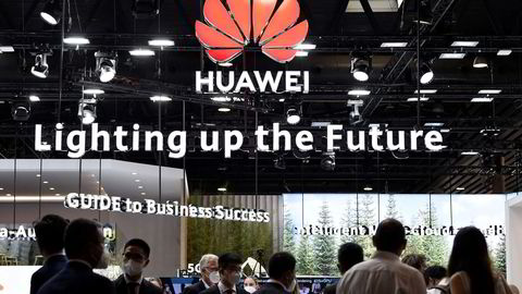 Huawei er under press i hele verden og taper viktige 5G-kontrakter. Selskapet svarer med å investere i nye selskaper og høye lønninger. Her fra Mobile World Congress (MWC) i Barcelona i slutten av juni.