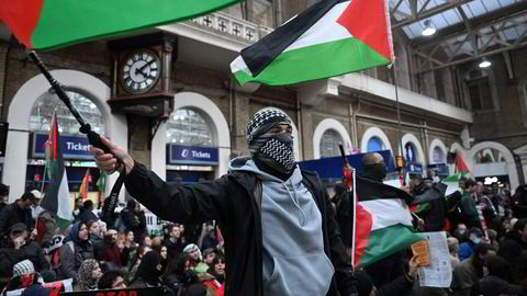 Over hele vesten tar folk til gatene for den palestinske sivilbefolkningen, som her i London lørdag.