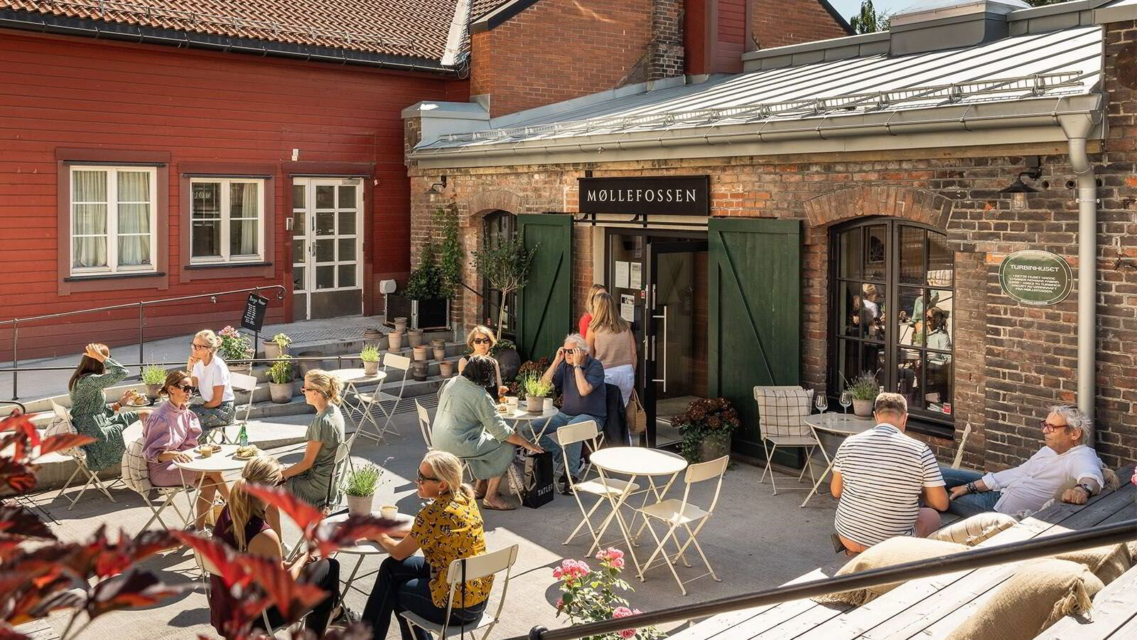Moms dreper restaurantene