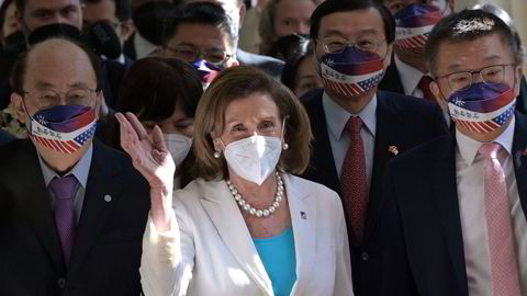 Den amerikanske kongresslederen Nancy Pelosi ankom parlamentet i Taiwan onsdag morgen. Besøket har skapt kraftige reaksjoner fra Kina, som ser på Taiwan som en utbryterprovins.