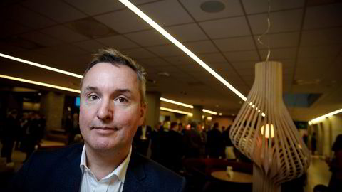 Hotellrådgiver Peter Wiederstrøm mener smellen hotellene fikk i desember er til å grine av.
