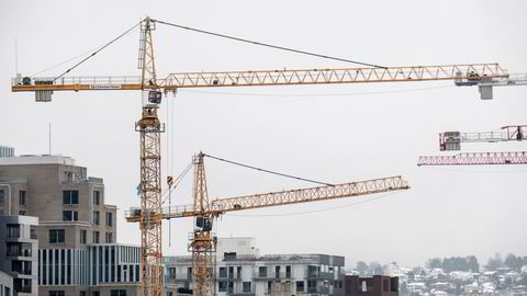 Byggekraner rager over bygninger i Barcode i Bjørvika.